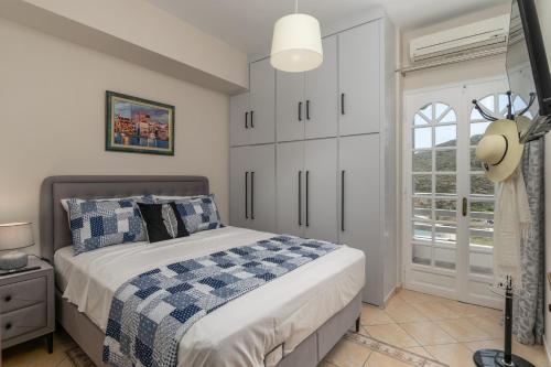 White Edge Residence
