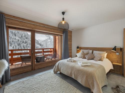 A bed or beds in a room at Bois Colombes n°5 - Chalet - BO Immobilier