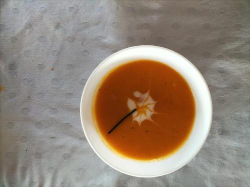 a white bowl of soup with a star on it at Bed & Breakfast Casa Ceratonia in Alora
