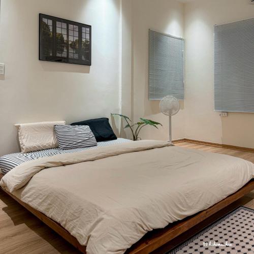 Ένα ή περισσότερα κρεβάτια σε δωμάτιο στο Hạ Home Huế - Căn hộ riêng tư trung tâm 2 phòng ngủ