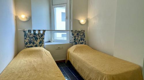 Posteľ alebo postele v izbe v ubytovaní Passeig Del Mar - apartamentos primera linea