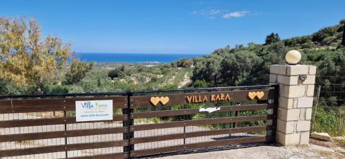 een hek met een bord dat Willika Ranch leest bij VILLA KARA - Bed and Breakfast in Mési