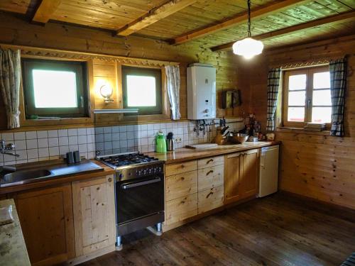 Una cocina o cocineta en Bergquellenhütte