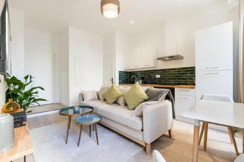 T2 Cocoon in the heart of Cours Julien | By Airnest