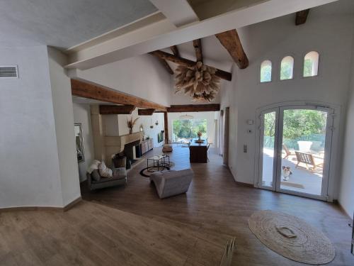 a living room with a vaulted ceiling and a living room with a fireplace at Villa THAÏS in Nîmes