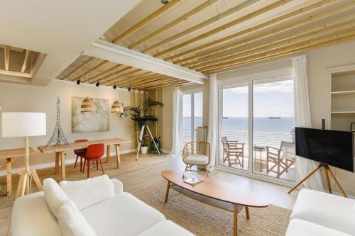 Infinity & Beyond by halu! - Seafront apartments