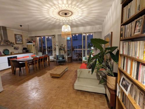 Sunny Apartment Port Old Town FREE Private Parking - Clim & Balcony