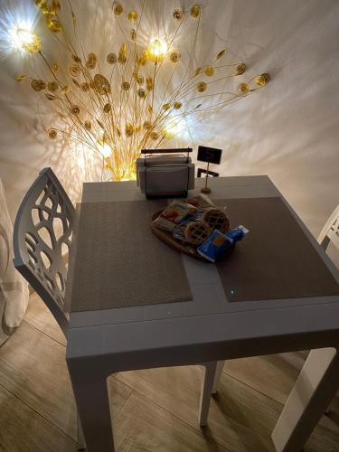 a table with a toaster on top of it at B&B al Vicoletto in Bellante