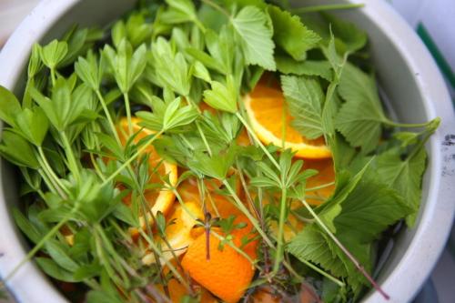 a bowl filled with oranges and green plants at B&B Chez tante Alice in Durbuy