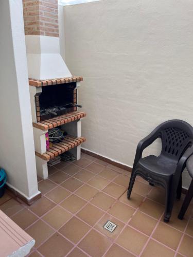 a black chair sitting in a room with a shelf at Casa Leonardo Luxury Esury in Ayamonte