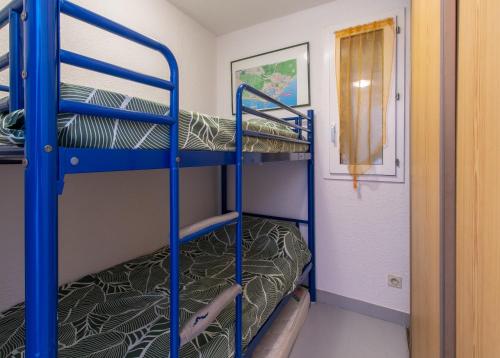 Palanda nebo palandy na pokoji v ubytování Le Jade Family - Idéal enfant - Mer - Commerces