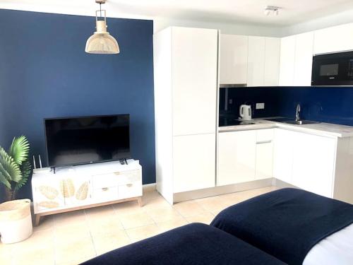 Studio Azul - ideal location, panoramic sea views