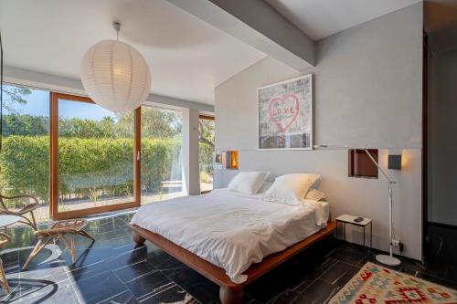 Giường trong phòng chung tại Villa Madeleine