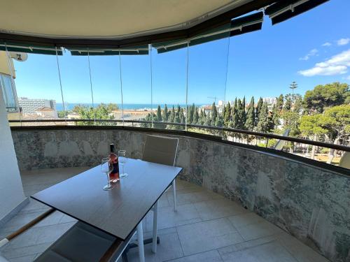 Amplia terraza con maravillosas vistas muy cerca de la playa