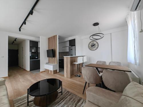 a living room with a table and a couch at Apartman Petra in Niš