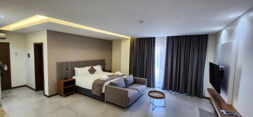 Televisyen dan/atau pusat hiburan di Oryx Boutique Hotel