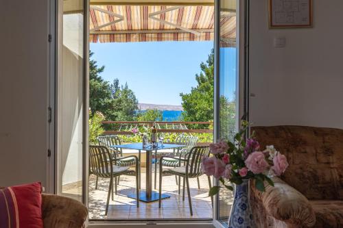 Fotografie z fotogalerie ubytování Beachfront House Nada - Happy Rentals v destinaci Karlobag