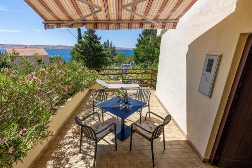 Fotografie z fotogalerie ubytování Beachfront House Nada - Happy Rentals v destinaci Karlobag