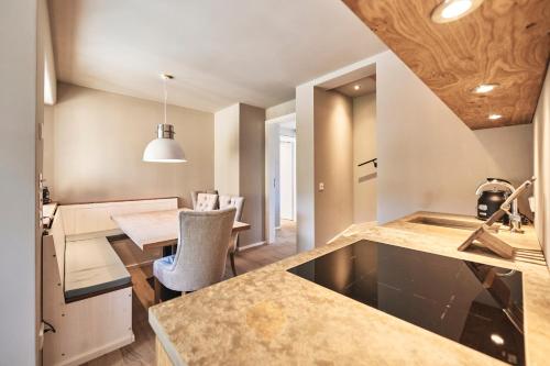 a kitchen with a table and a counter top at Das Flachshaus Boutique Apartments in Aidling