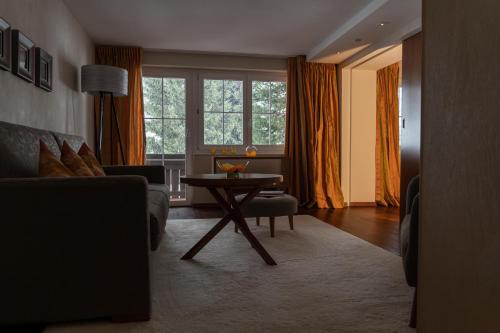 a living room with a couch and a table at Heimspitze - Alpenhotel & Wirtshaus in Gargellen