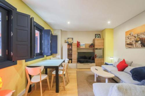 Housing Plaza Mayor by SharingCo