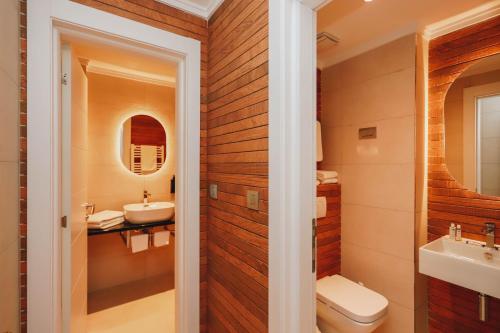 Un baño de Hotel Montenegro
