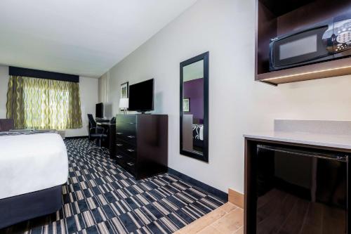 a hotel room with a bed and a fireplace at La Quinta by Wyndham Fairfield - Napa Valley in Fairfield