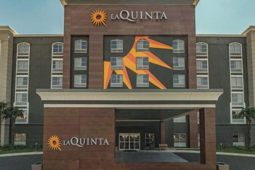 a building with a painting on the side of it at La Quinta Inn & Suites by Wyndham San Antonio Downtown in San Antonio