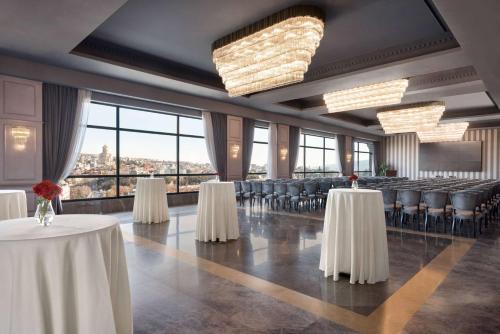 Εστιατόριο ή άλλο μέρος για φαγητό στο Wyndham Grand Tbilisi
