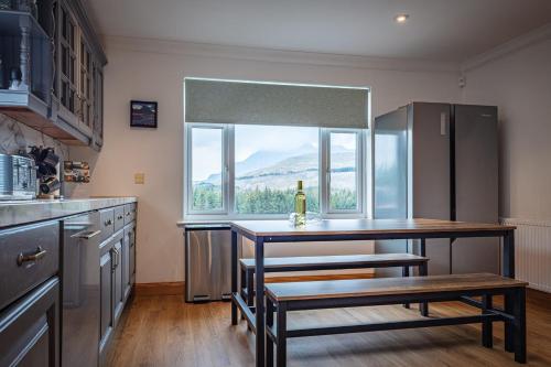 Kuchyň nebo kuchyňský kout v ubytování Cuillin View House Skye