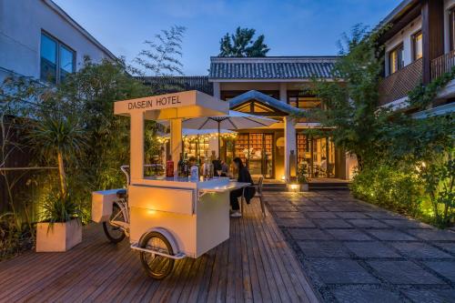 a food cart parked in front of a building at Dasein Youlan Hotel-Near the Forbidden City, Tiananmen Square, Guijie Street, Beihai Park, Jingshan Park, and Yonghe Temple in Beijing