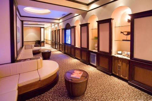 Cozy 2BR Condo Resort Spa with Pirate Pool photo 7