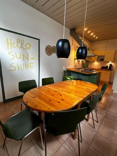 Fotografie z fotogalerie ubytování Maisonettewohnung im Loft Stil mit wunderschöner Terrasse v destinaci Karlsruhe