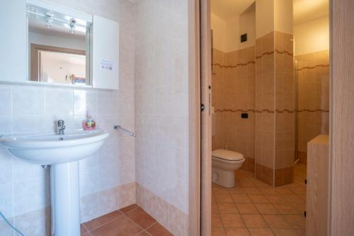 Ein Badezimmer in der Unterkunft LAirone Apt