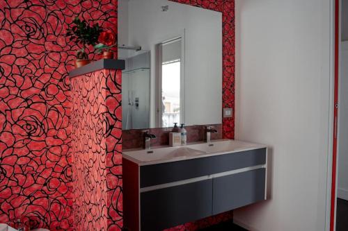 a bathroom with a sink and a mirror at LE SITE in Specchia