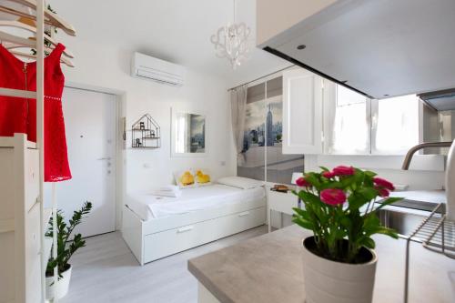 Commenda White Studio