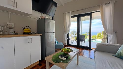Dapur atau dapur kecil di At The Sea Ballito