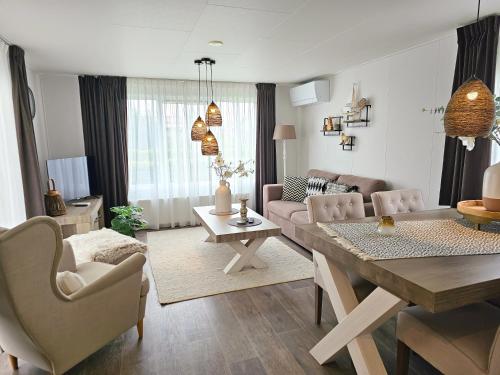 Afbeelding uit fotogalerij van Chalet Serooskerke SE07 in Serooskerke