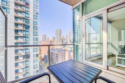 Balkón nebo terasa v ubytování Luxury 2BR Condo - Downtown City Views