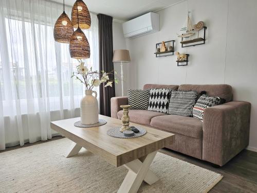 Afbeelding uit fotogalerij van Chalet Serooskerke SE07 in Serooskerke