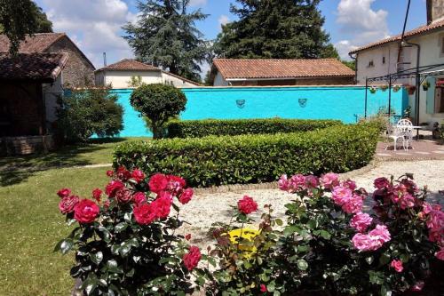 Foto dalla galleria di Large Cottage near Ruffec a Bernac