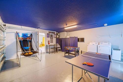 4BR Family Resort Home - Private pool & Games Room photo 10