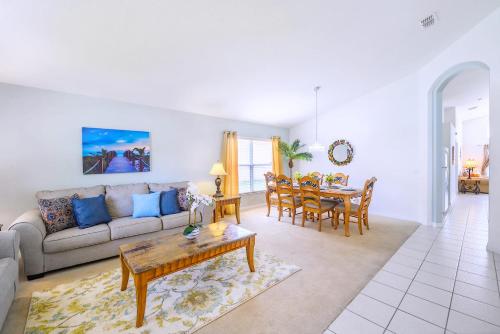 4BR Family Resort Home - Private pool & Games Room photo 13