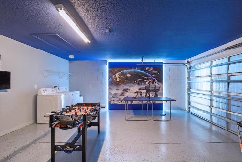 4BR Family Resort Home - Private pool & Games Room photo 11