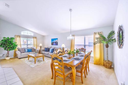 4BR Family Resort Home - Private pool & Games Room photo 5