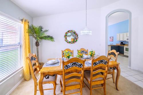 4BR Family Resort Home - Private pool & Games Room photo 14