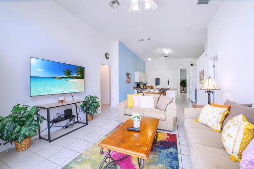 4BR Family Resort Home - Private pool & Games Room photo 16