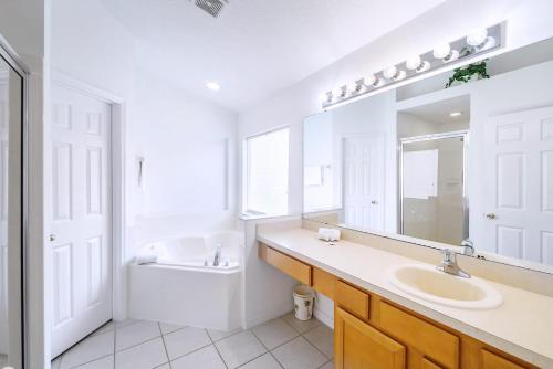 4BR Family Resort Home - Private pool & Games Room photo 21