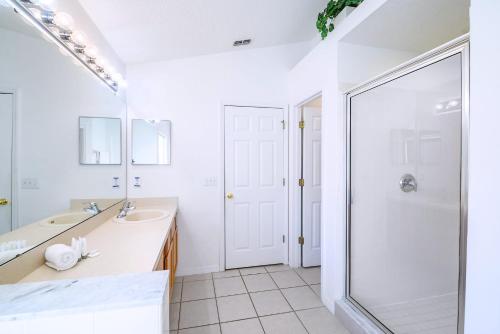 4BR Family Resort Home - Private pool & Games Room photo 22