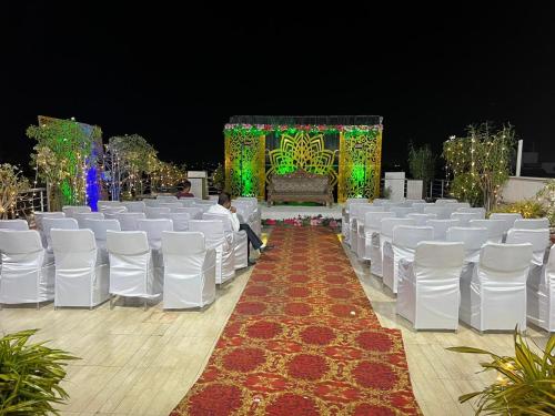 Gambar di galeri bagi Hotel Executive Silver Inn, Aurangabad di Aurangabad